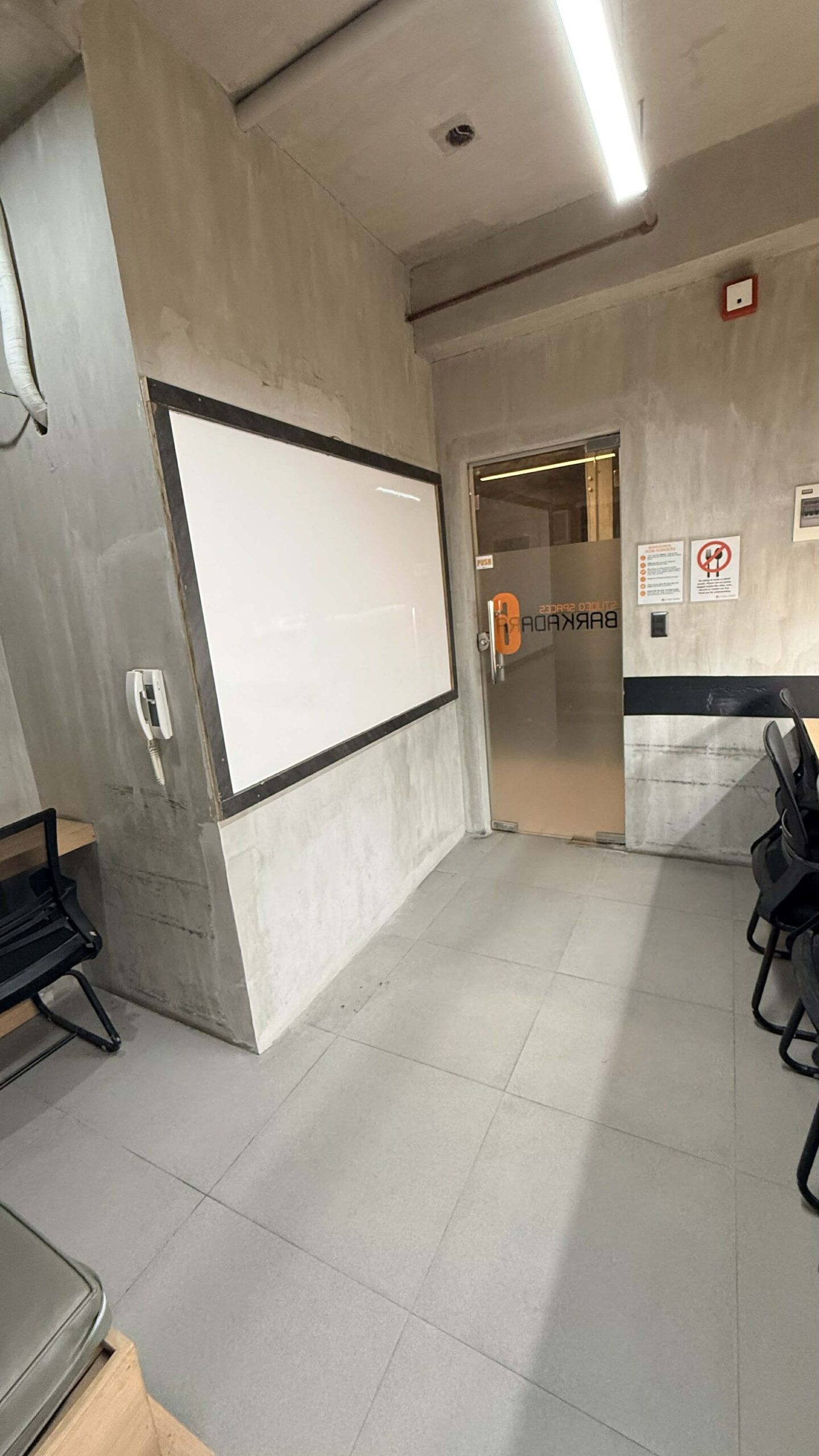 BarkadAral Room for 6 People